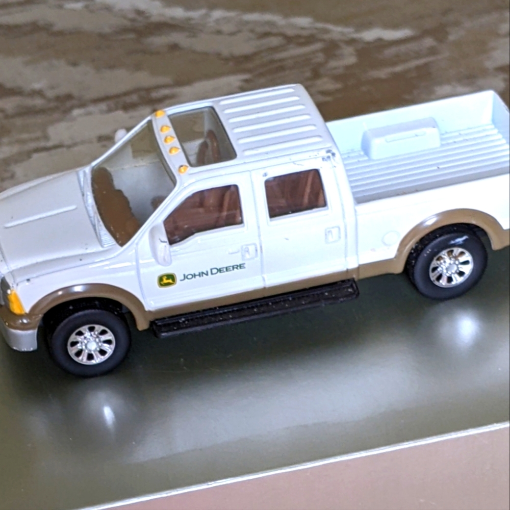 🚍 ERTL JOHN DEERE CREW CAB PICKUP MODEL TRUCK